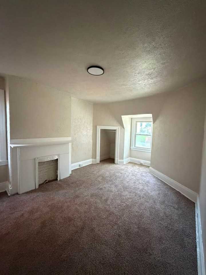 215 Moore Ave - Photo 3 of 14