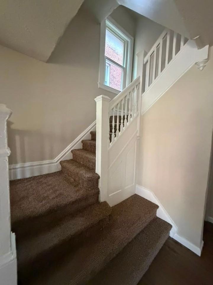215 Moore Ave - Photo 6 of 14