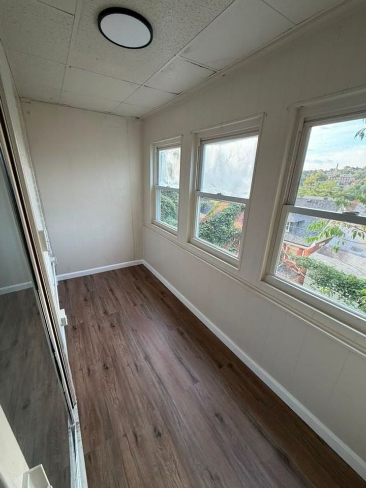 215 Moore Ave - Photo 7 of 14
