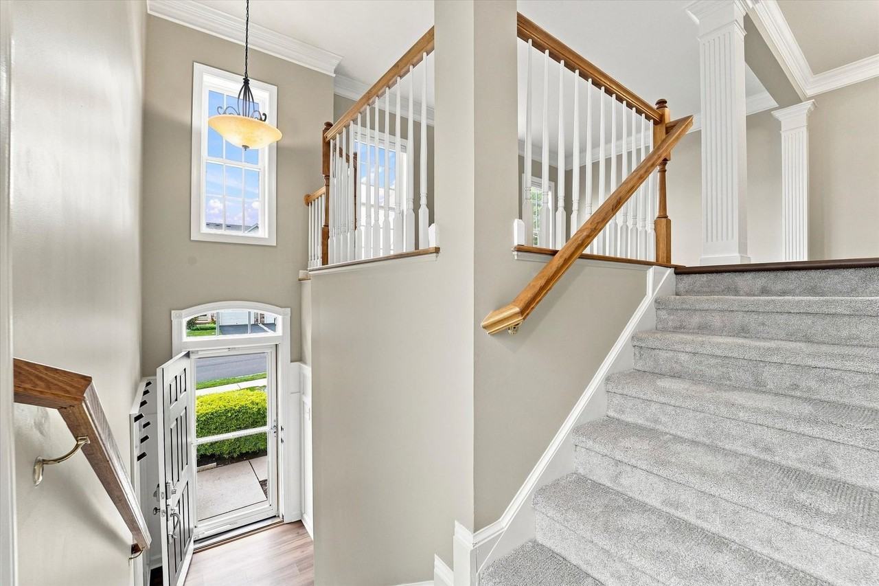97 N Savanna Dr - Photo 2 of 30