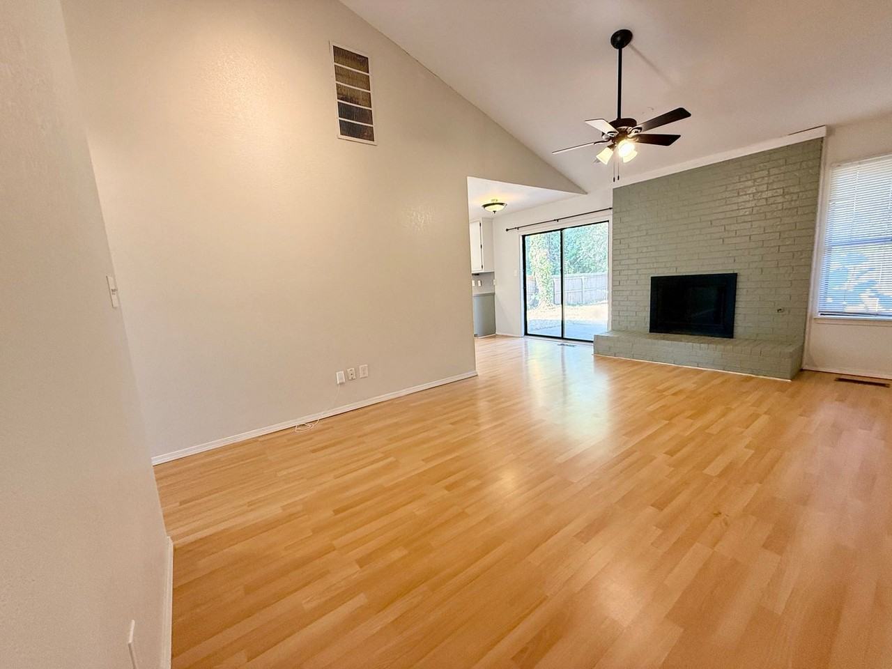 3608 Peregrine Dr - Photo 2 of 18
