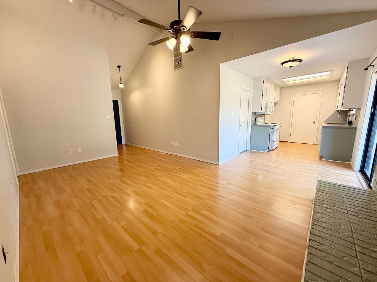 3608 Peregrine Dr - Photo 3 of 18