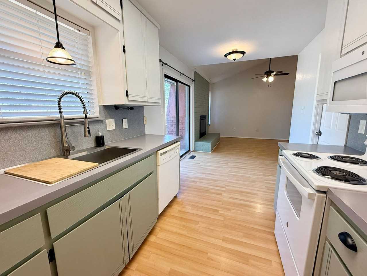 3608 Peregrine Dr - Photo 6 of 18