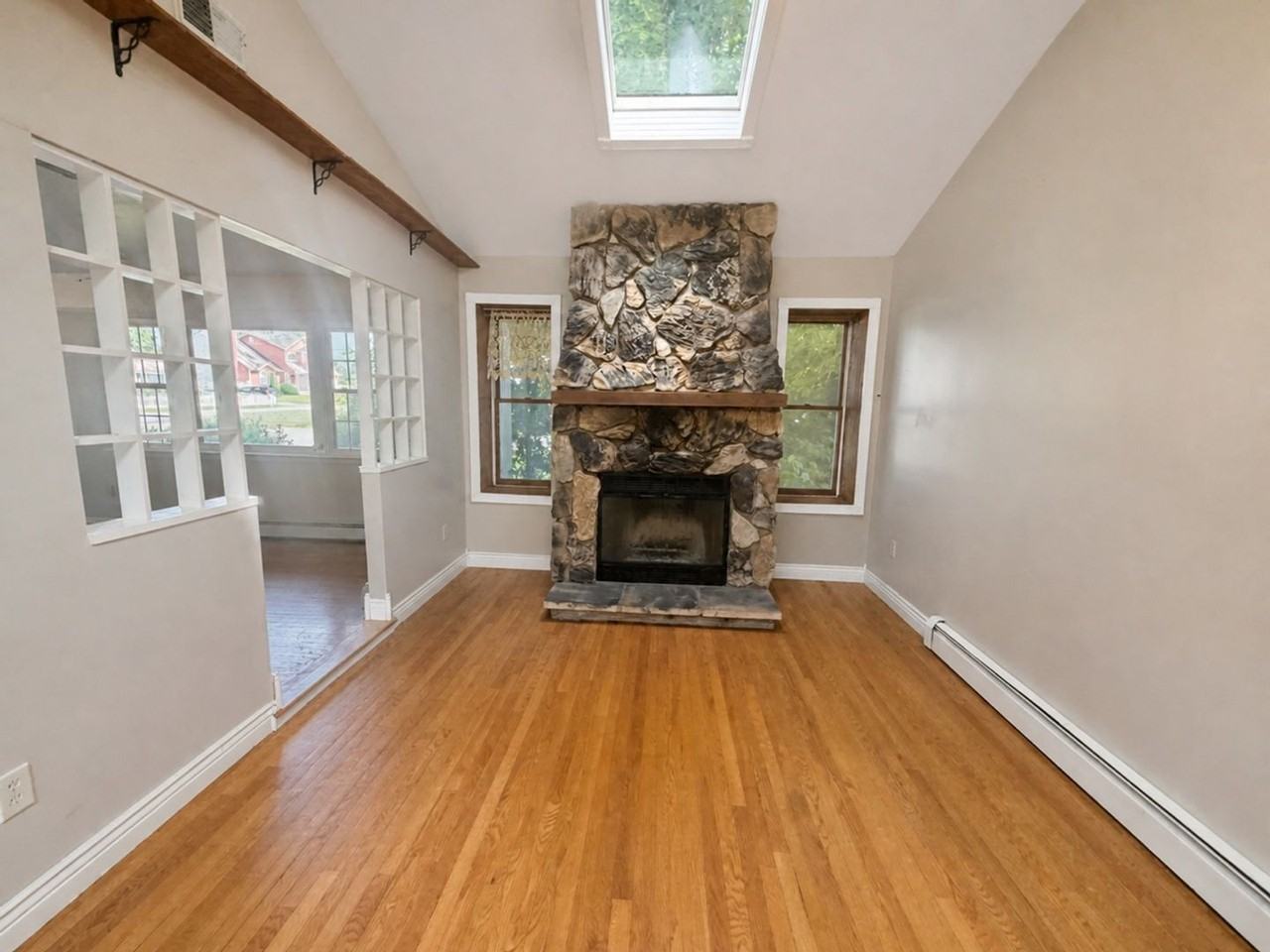 1241 Monmouth Ave - Photo 2 of 22