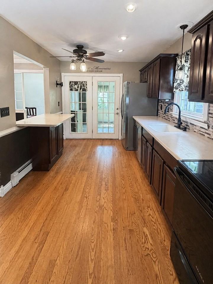 1241 Monmouth Ave - Photo 3 of 22