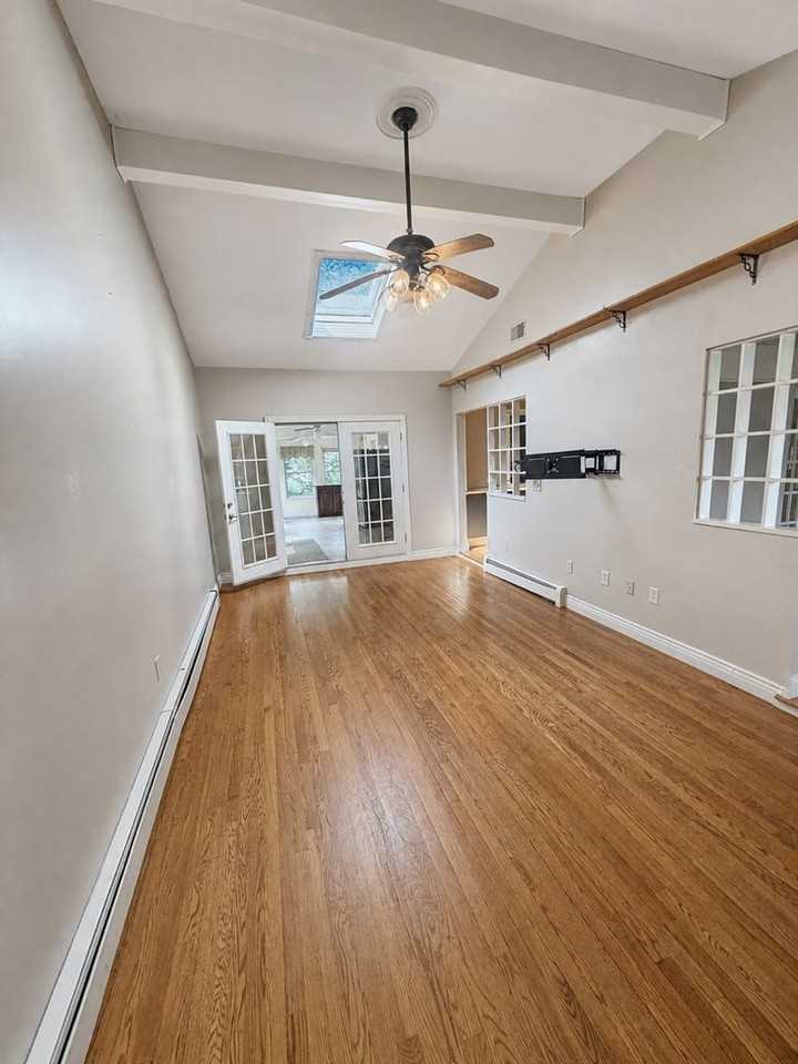 1241 Monmouth Ave - Photo 4 of 22