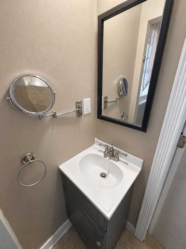 1241 Monmouth Ave - Photo 5 of 22