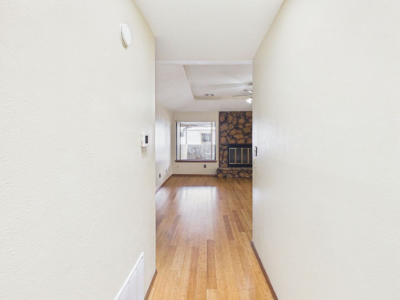 807 Nw 68th St - Photo 3 of 27