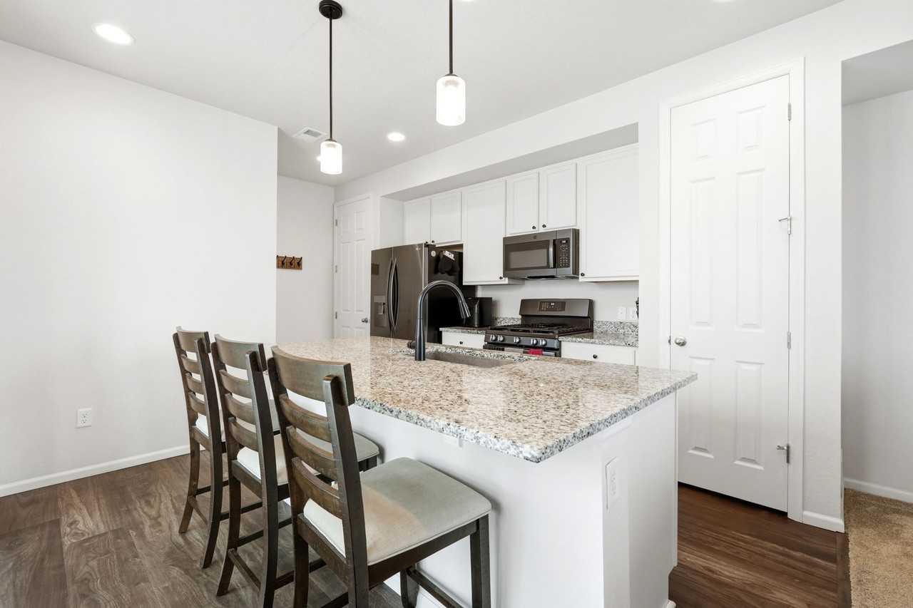 5320 13th St - Photo 3 of 29