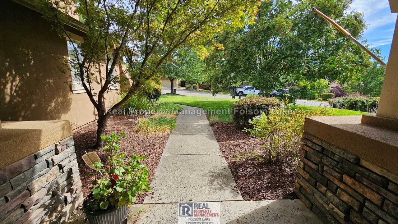 2665 Aberdeen Ln - Photo 3 of 43