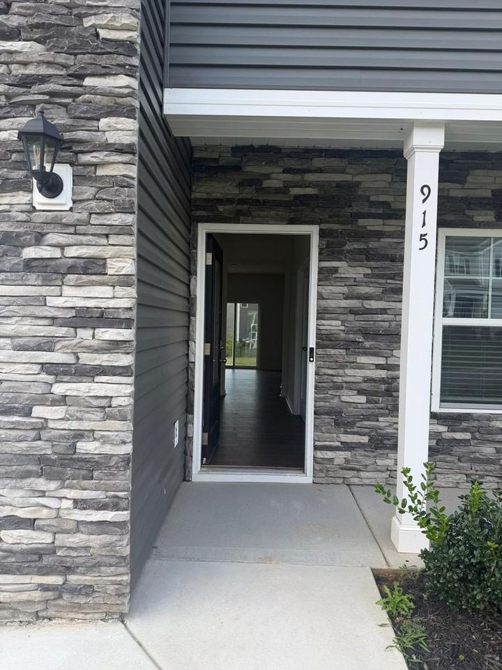 915 Utopia Ln - Photo 2 of 22