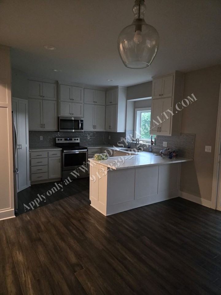 31714 W 83rd Pl - Photo 3 of 10