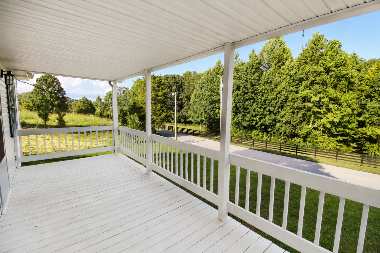 945 Westgate Rd - Photo 2 of 22
