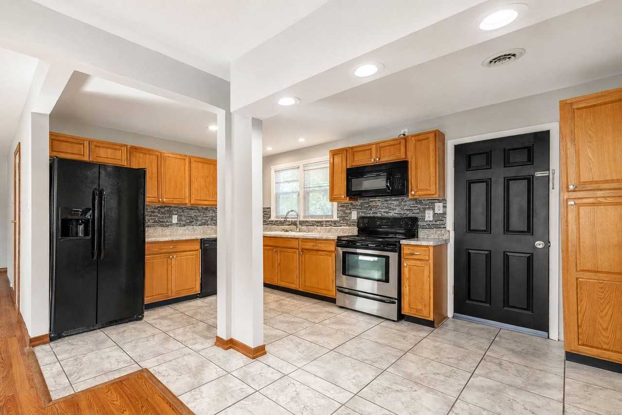 138 Banneker Dr - Photo 6 of 12