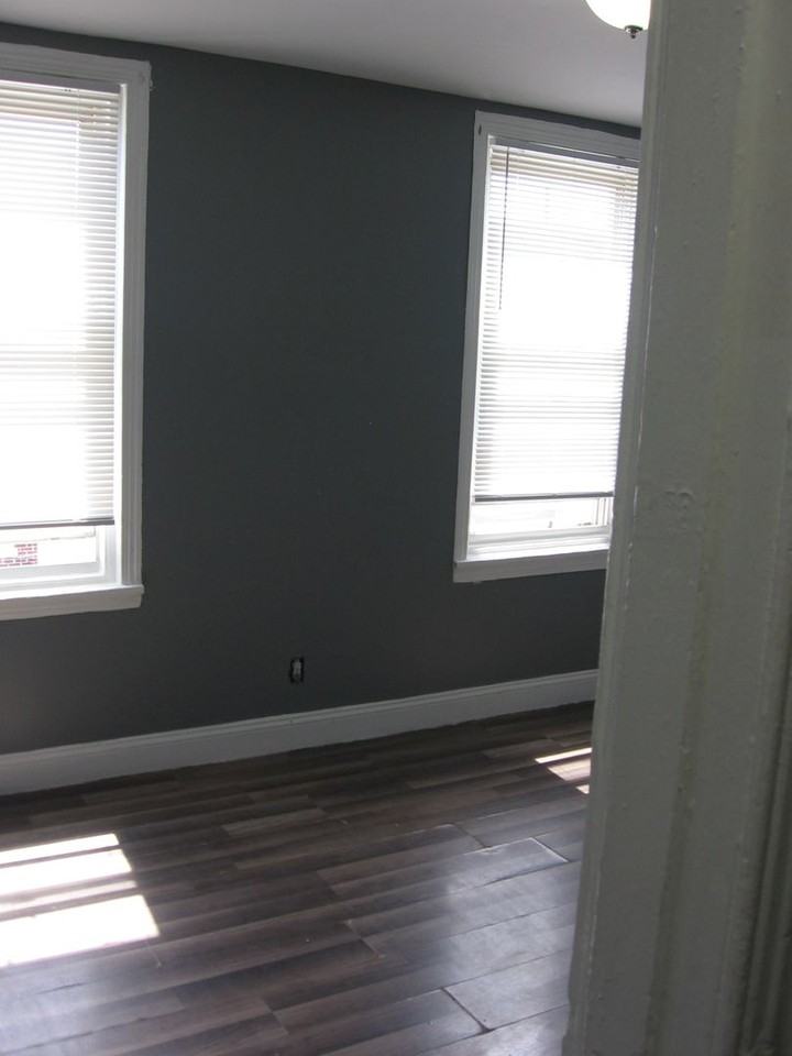 1027 W Ontario St - Photo 3 of 10