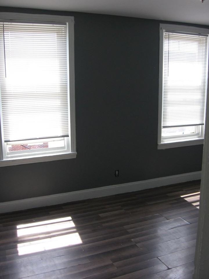 1027 W Ontario St - Photo 5 of 10