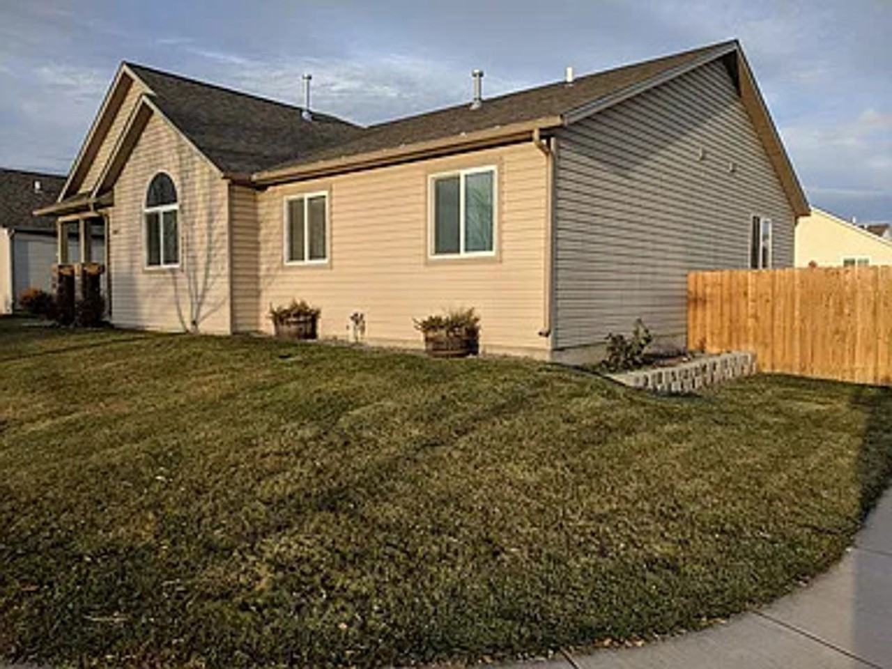 4004 England Blvd - Photo 2 of 12