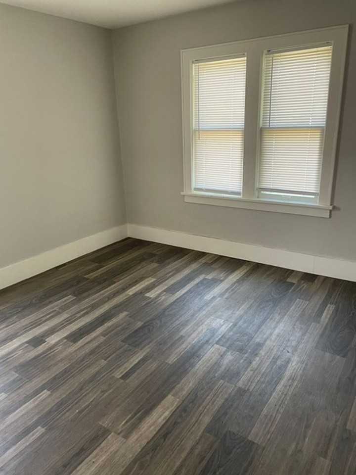 551 S Erie St - Photo 3 of 9
