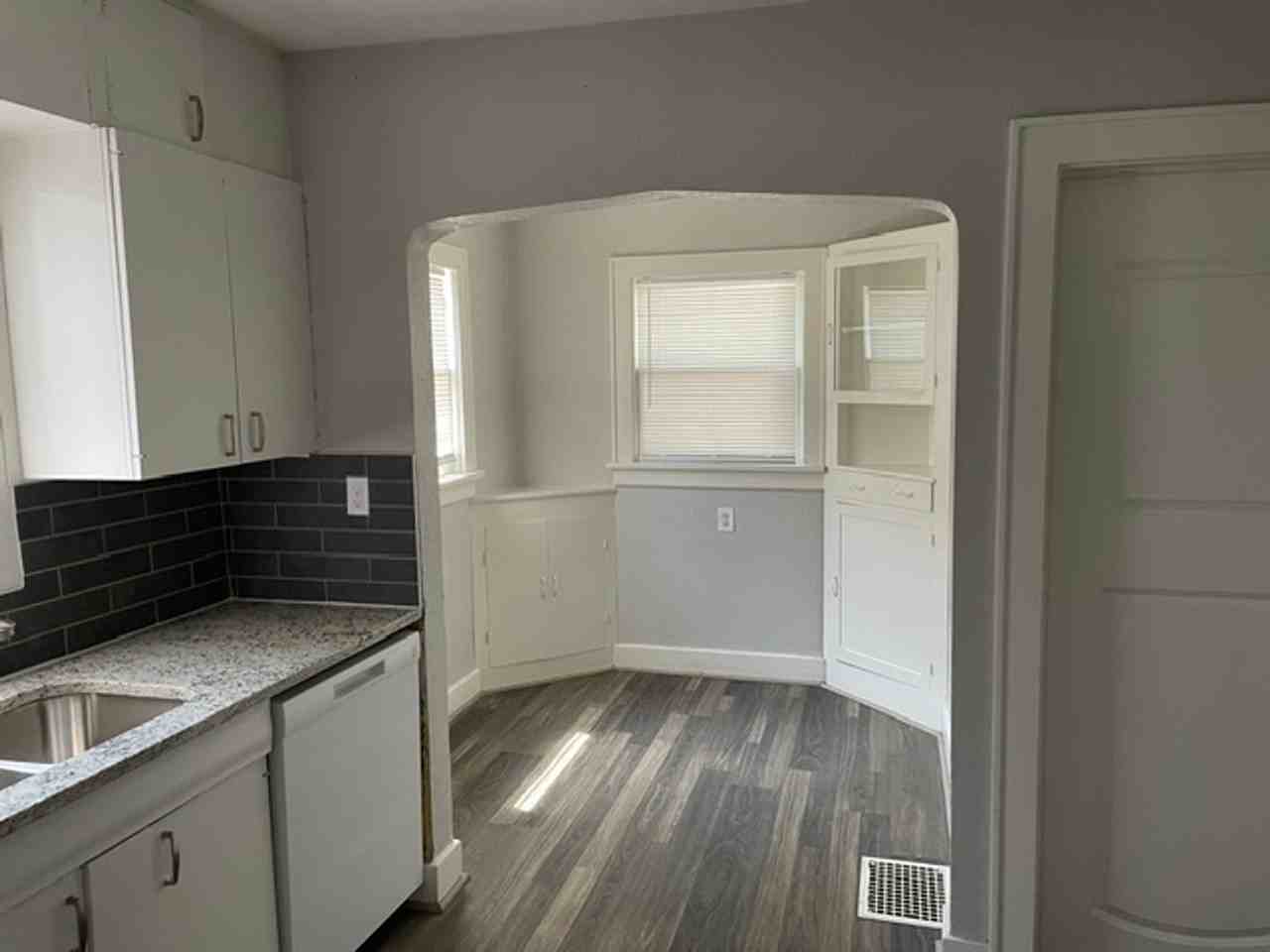 551 S Erie St - Photo 4 of 9