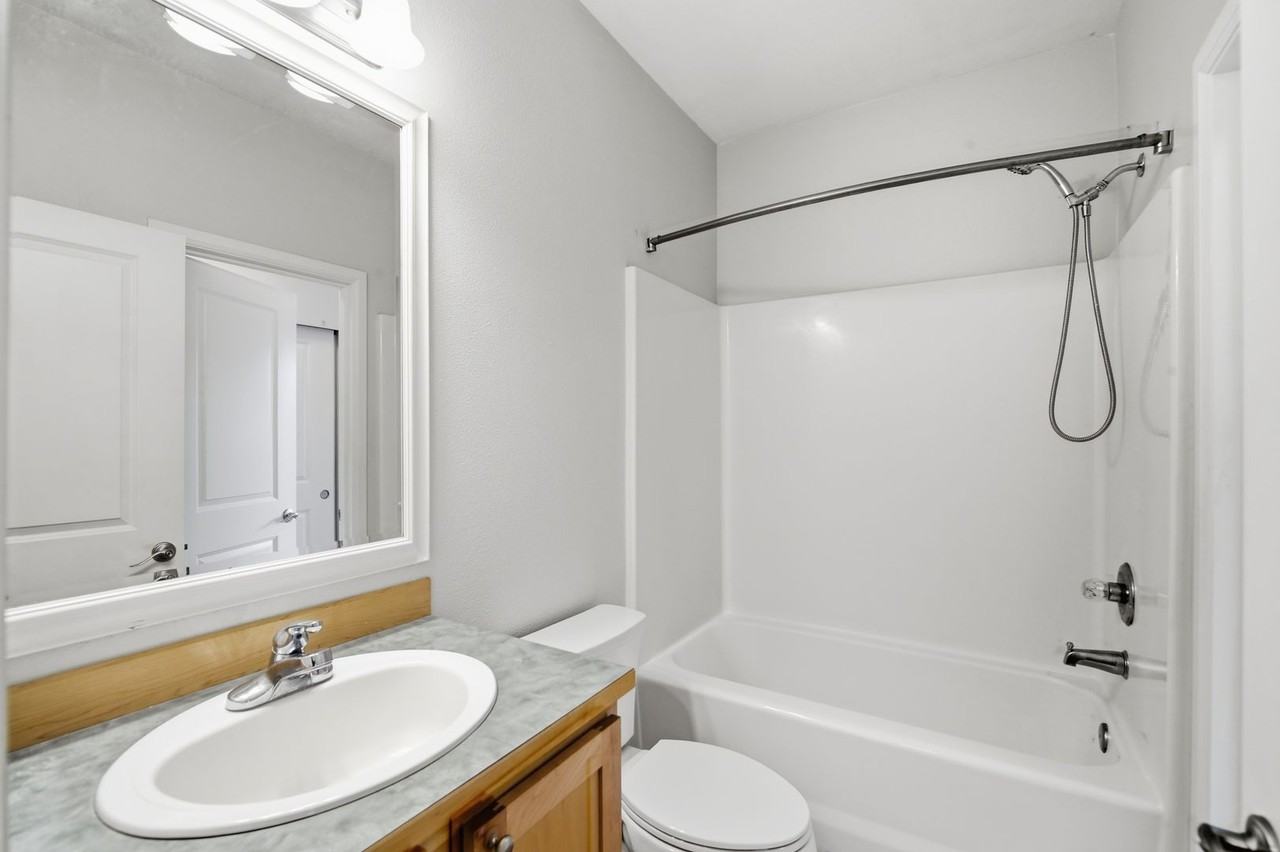 560 225th Ln Ne #B101 - Photo 3 of 17
