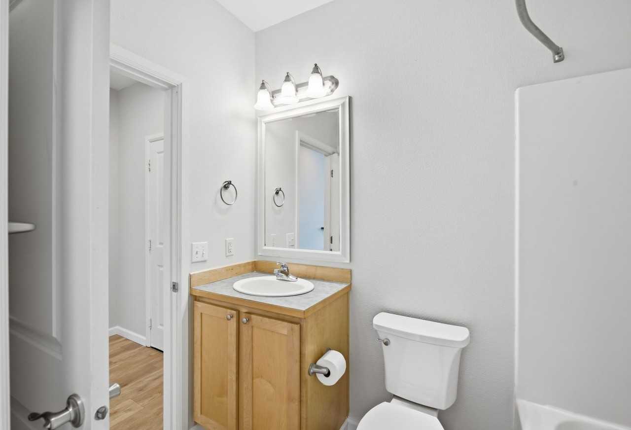 560 225th Ln Ne #B101 - Photo 4 of 17