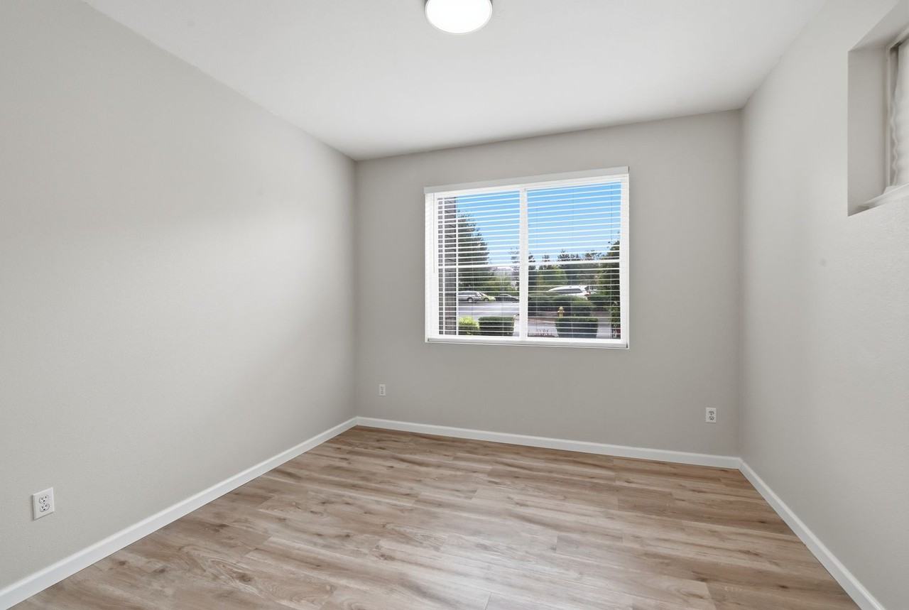 560 225th Ln Ne #B101 - Photo 5 of 17