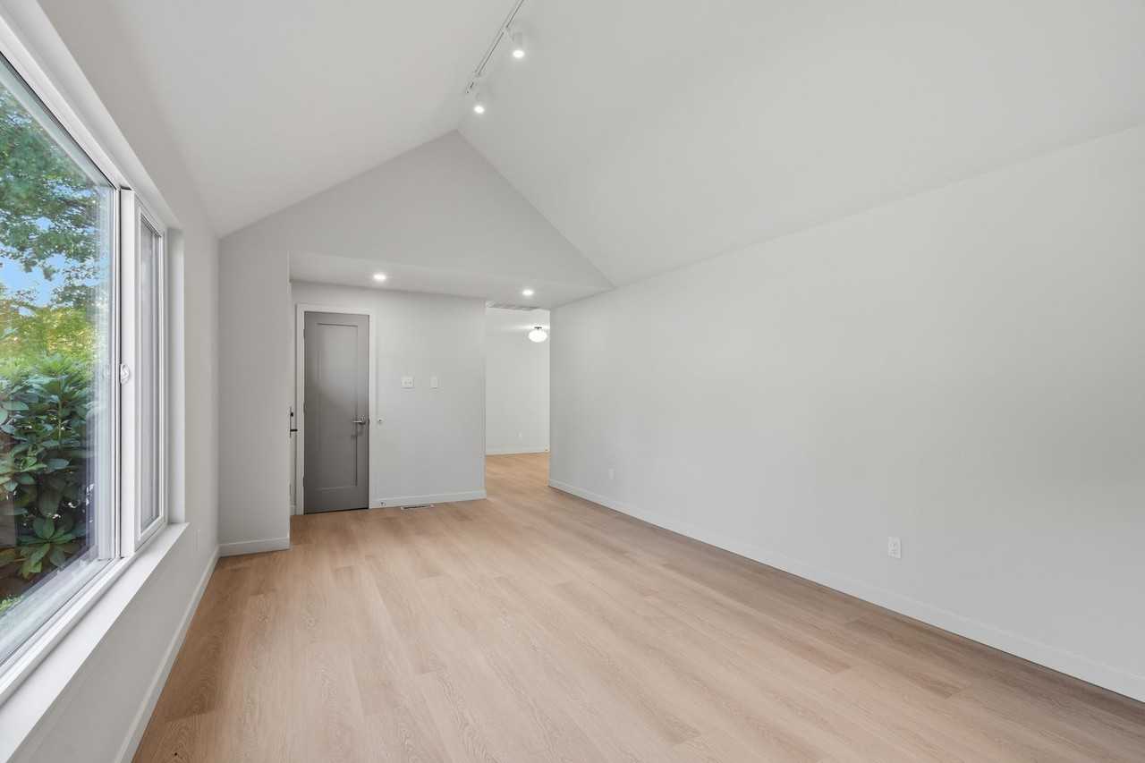 13905 121st Ave Ne - Photo 3 of 22