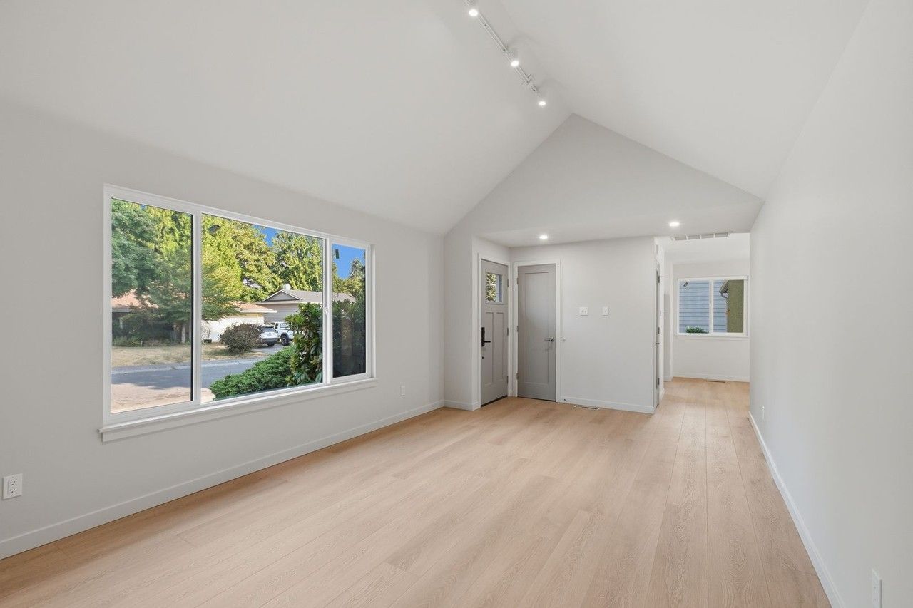 13905 121st Ave Ne - Photo 4 of 22