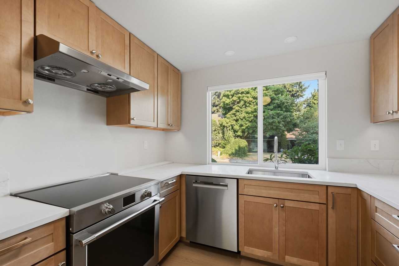 13905 121st Ave Ne - Photo 5 of 22