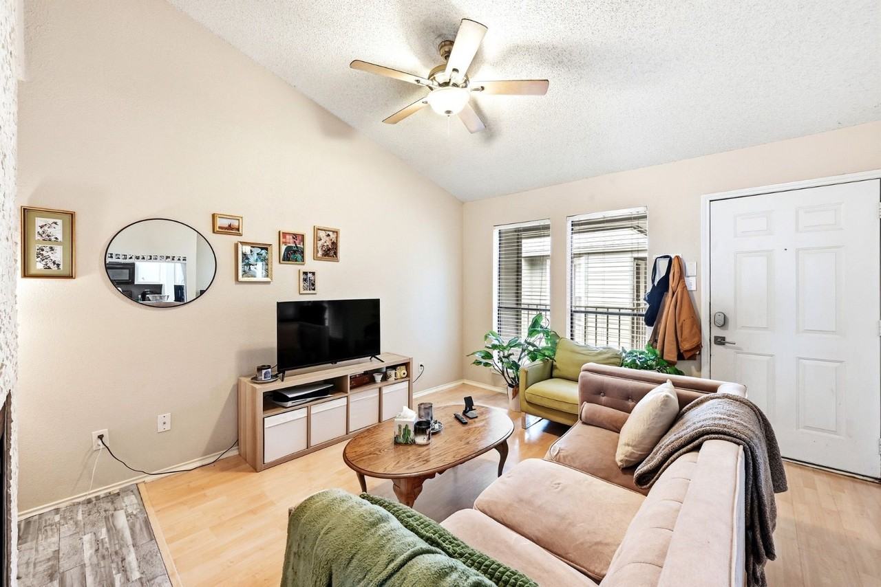 2706 Salado St - Photo 2 of 23