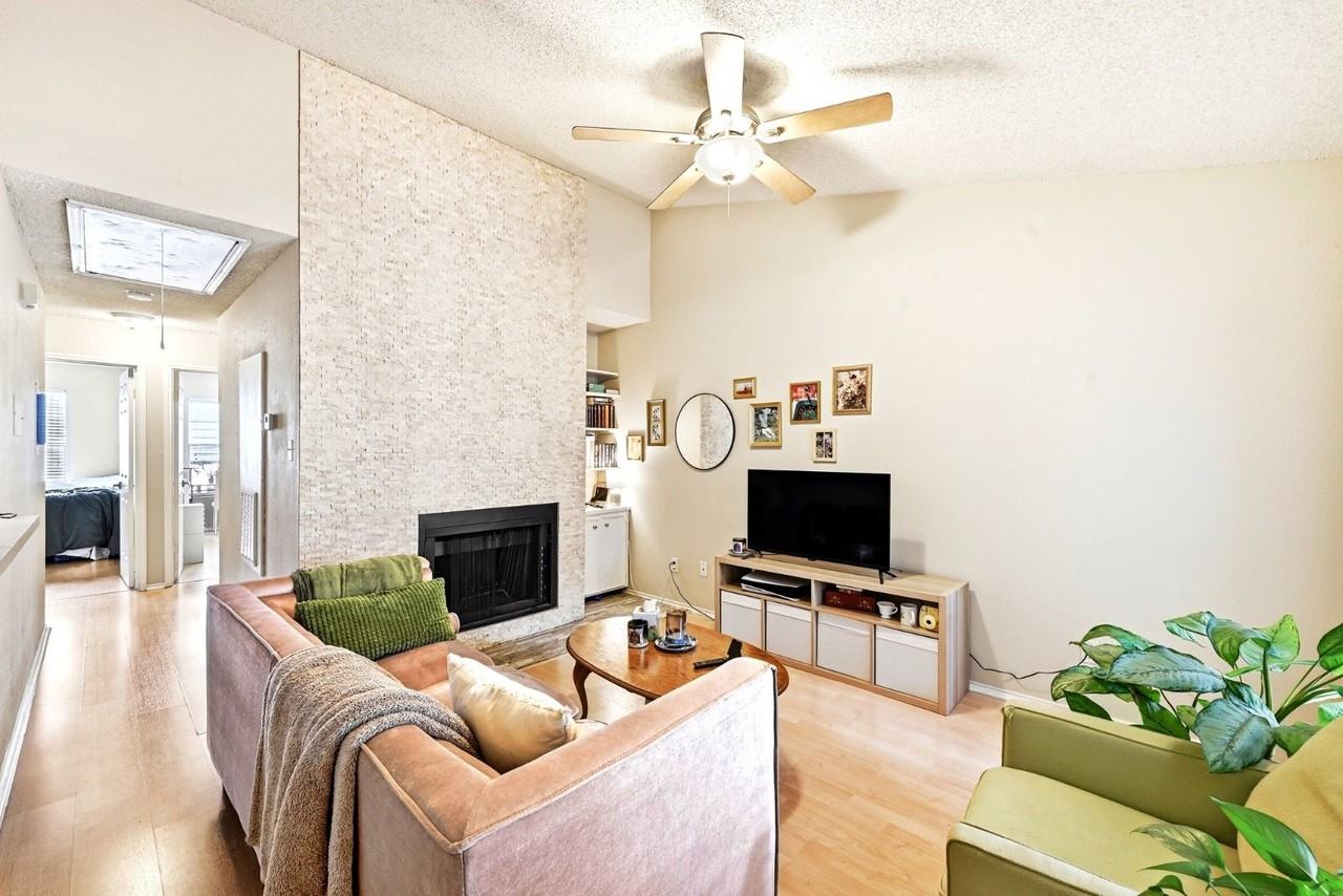 2706 Salado St - Photo 3 of 23