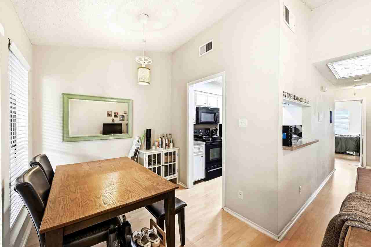 2706 Salado St - Photo 7 of 23