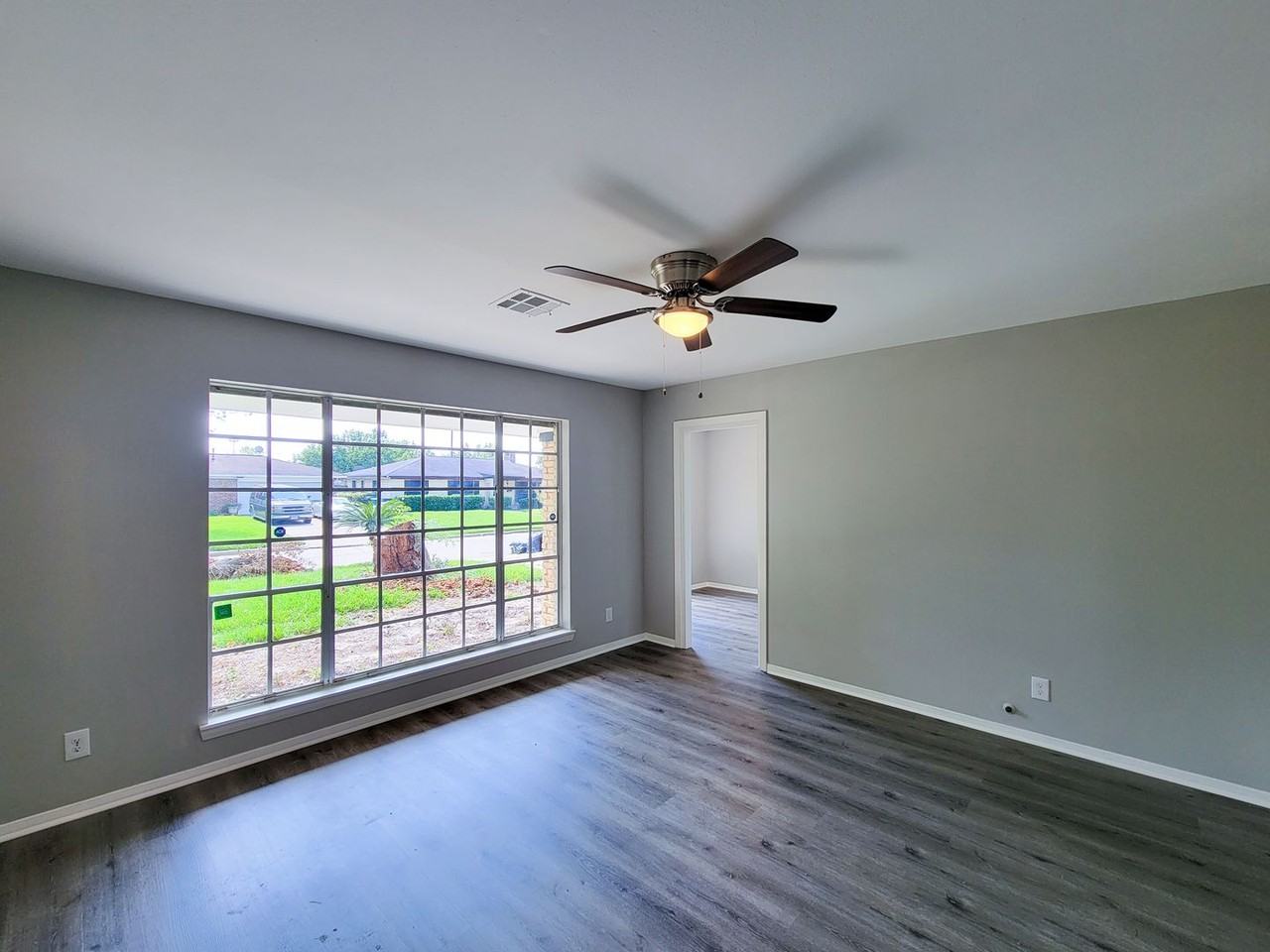 3919 Hickok Ln - Photo 2 of 25