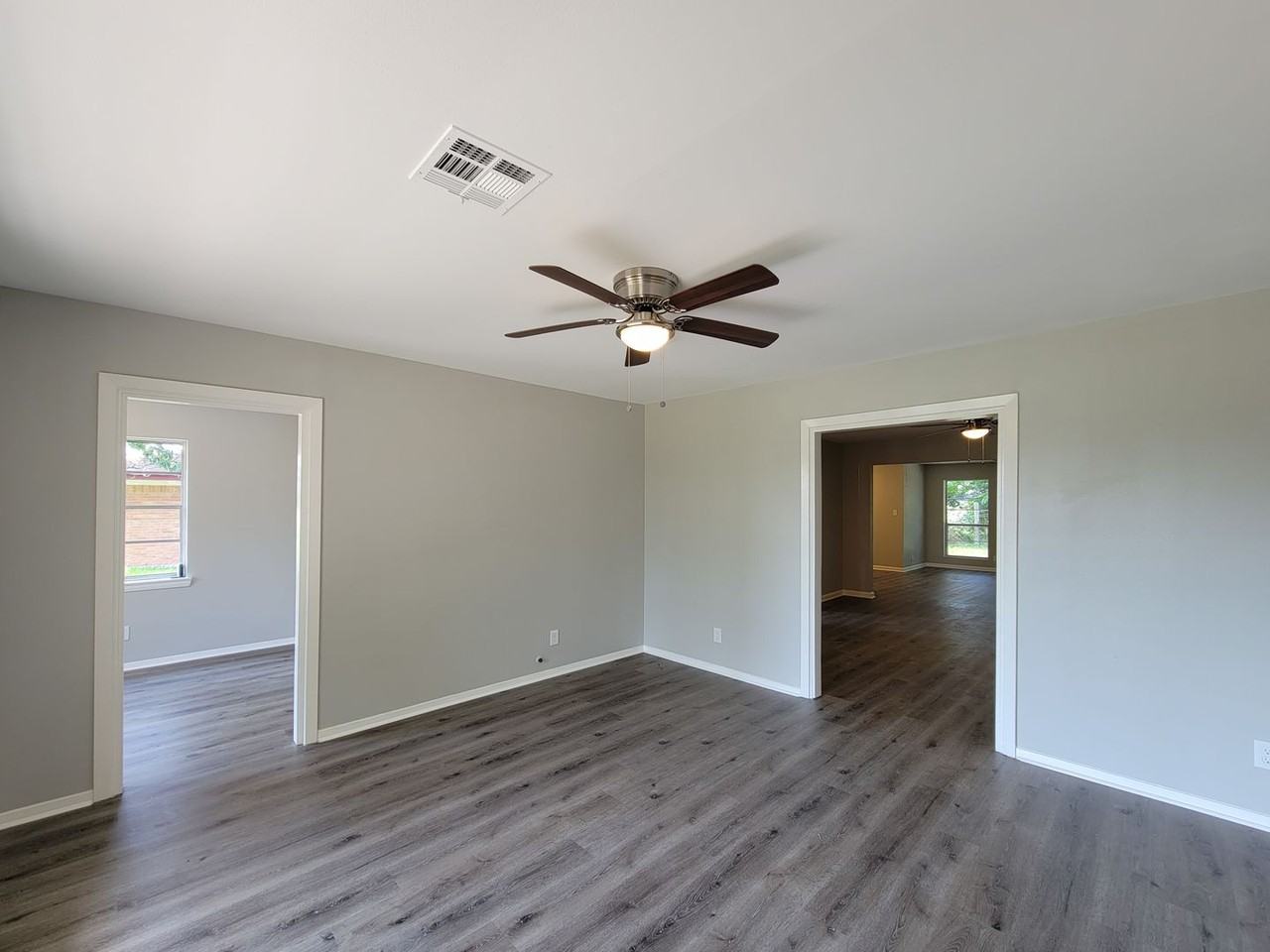 3919 Hickok Ln - Photo 3 of 25