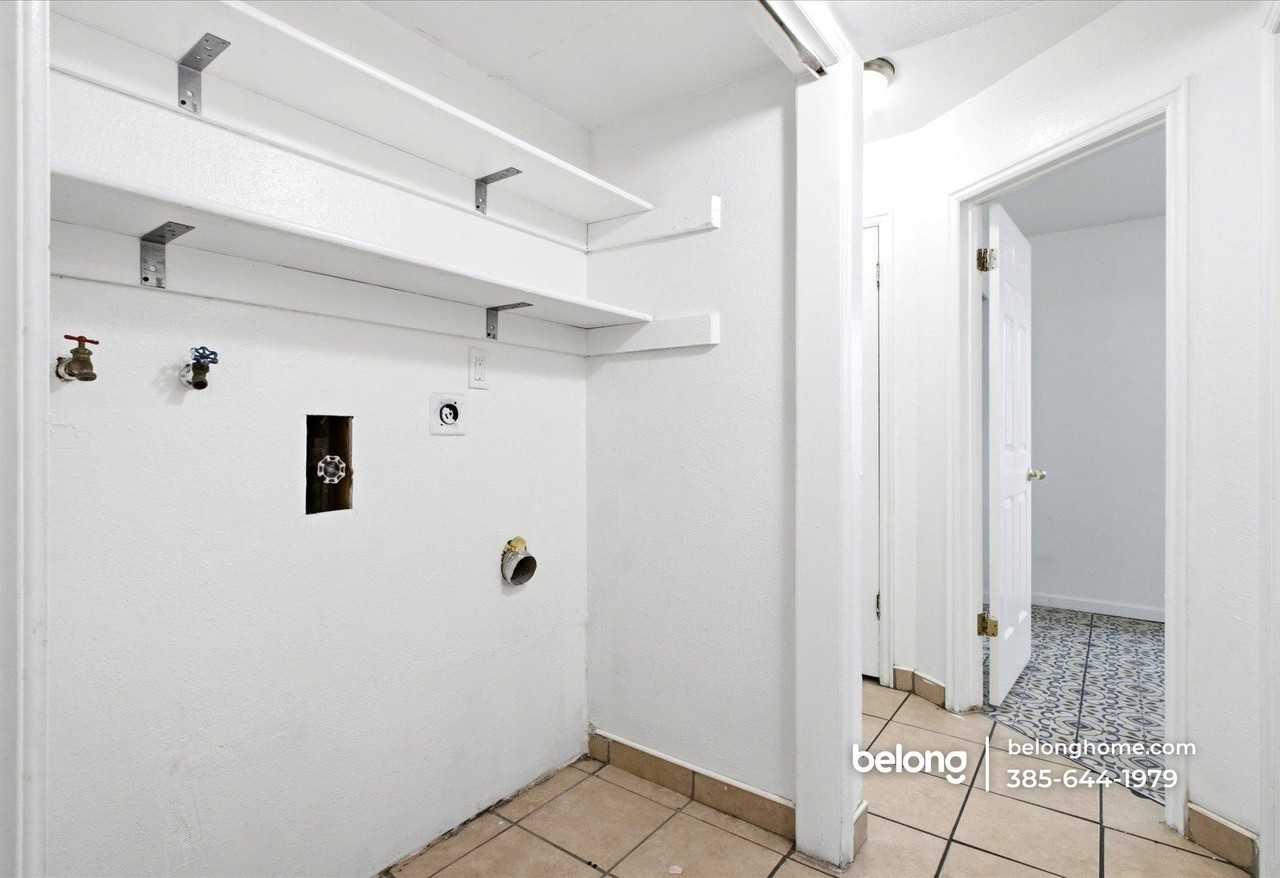 231 S Montgomery St #1 - Photo 4 of 21