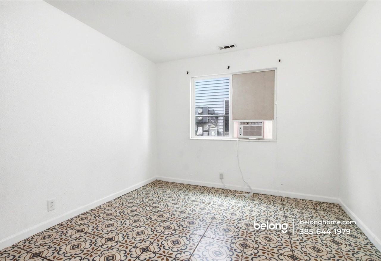 231 S Montgomery St #1 - Photo 5 of 21