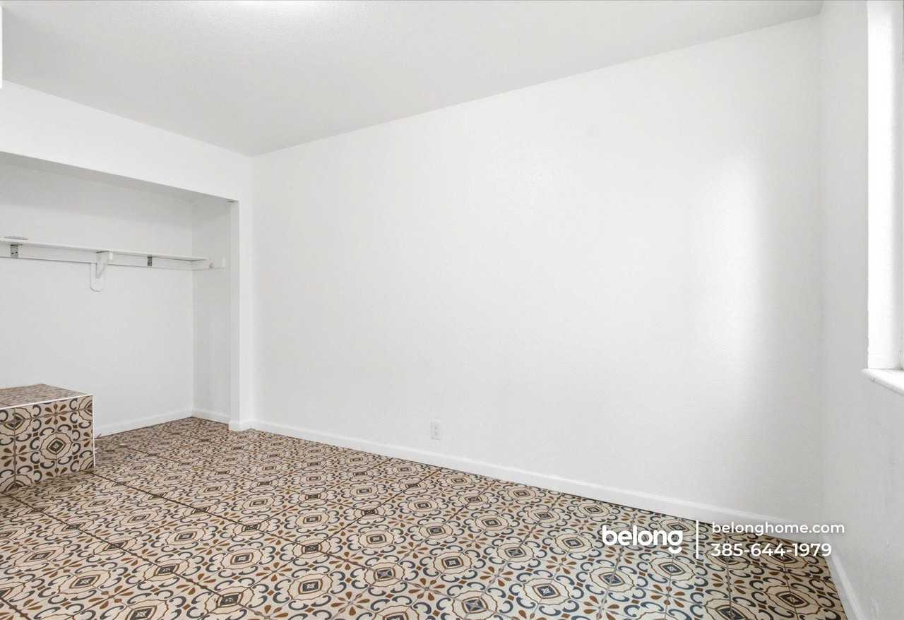 231 S Montgomery St #1 - Photo 6 of 21