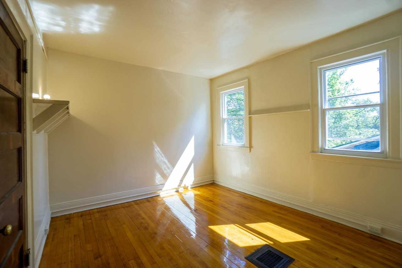 1215 Madison St - Photo 6 of 19