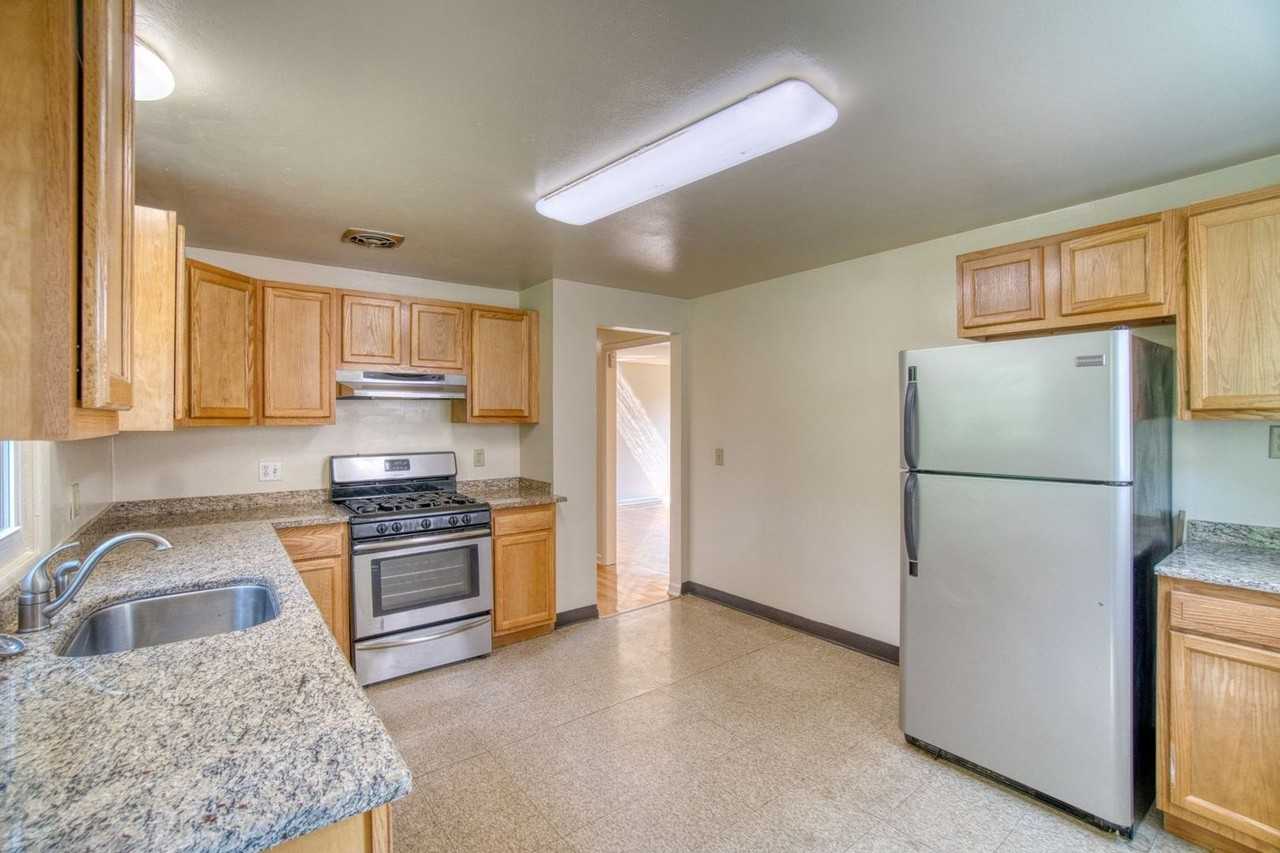 1264 Westcott St - Photo 5 of 12