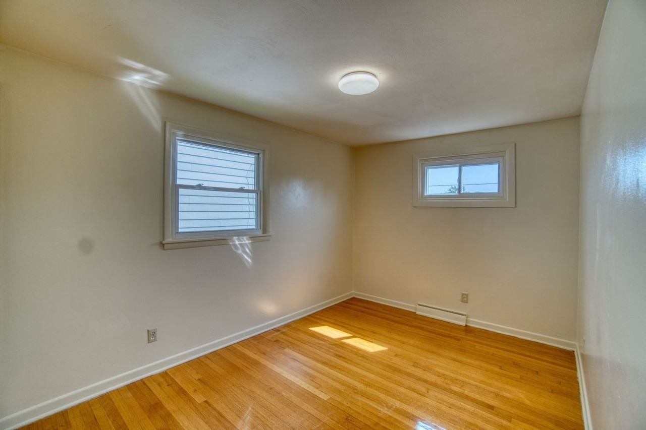 1264 Westcott St - Photo 6 of 12