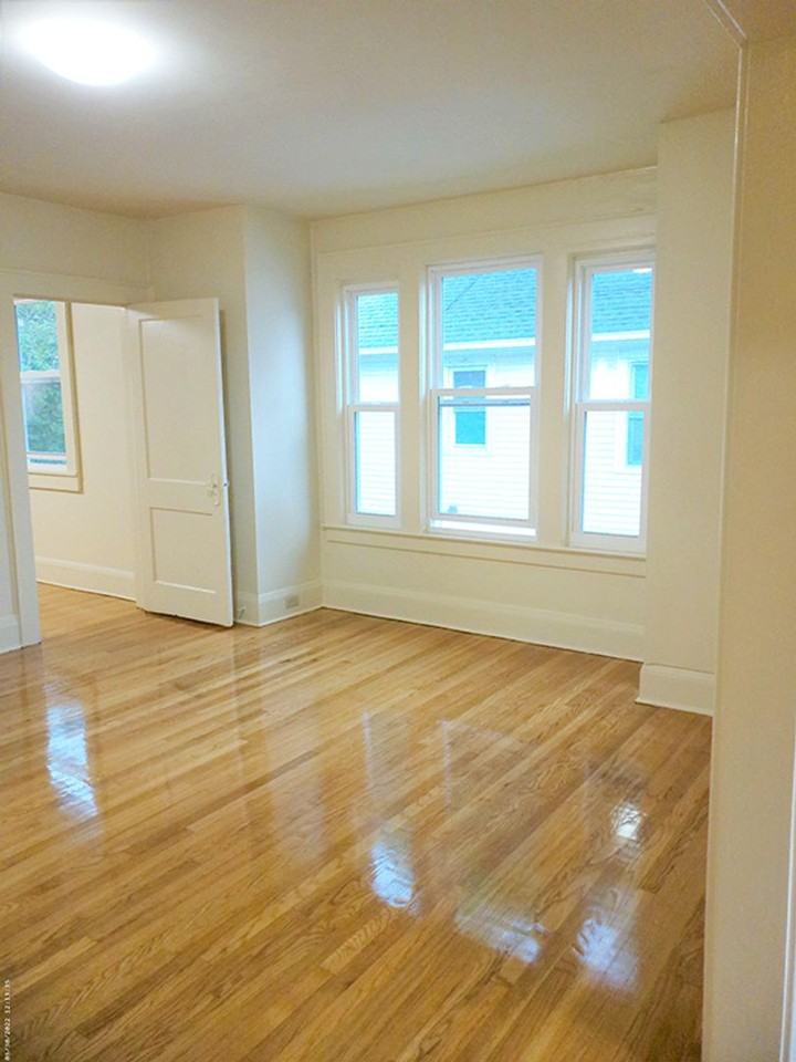 147 Fellows Ave - Photo 5 of 19