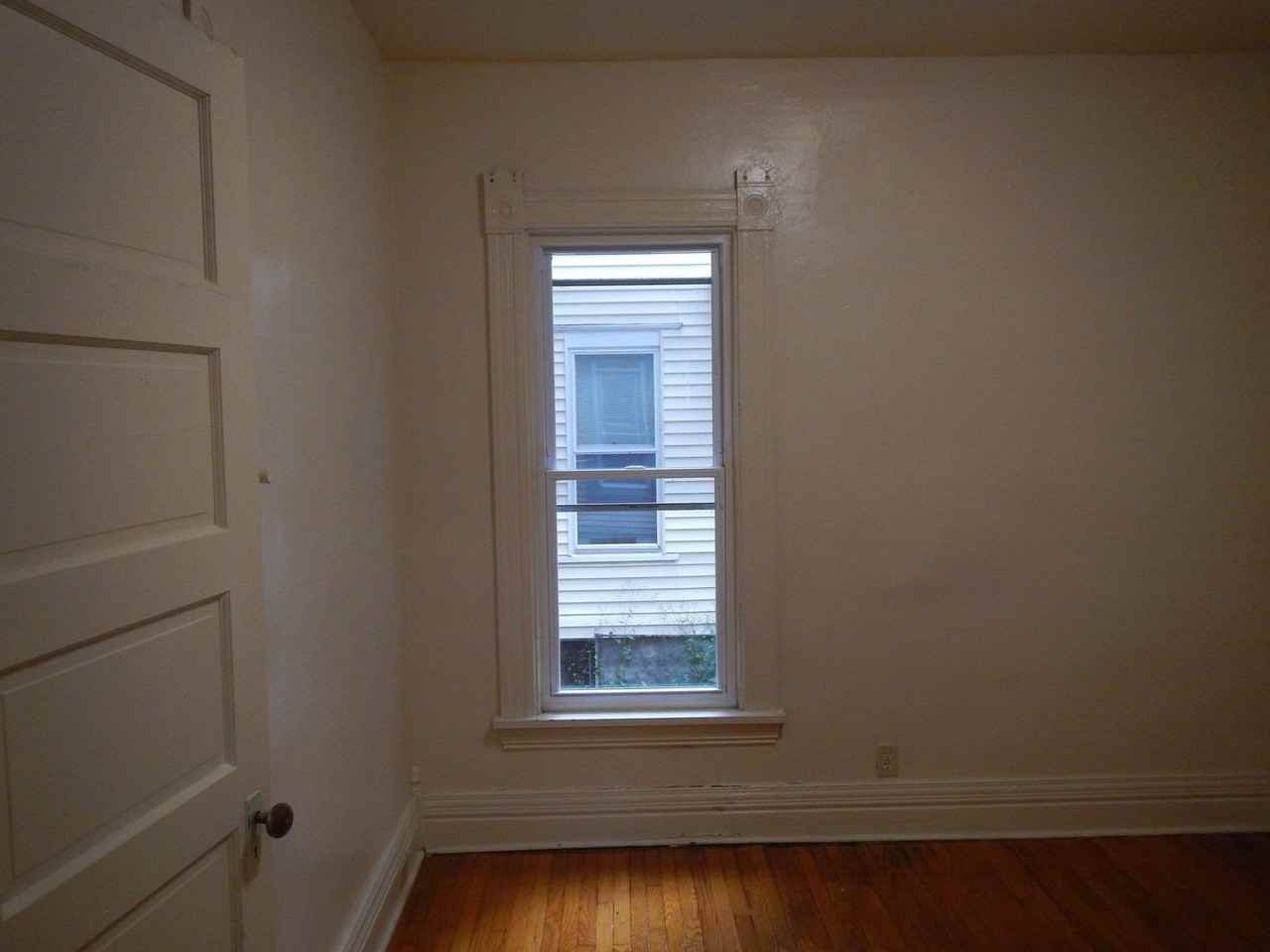 614 S Beech St - Photo 5 of 21