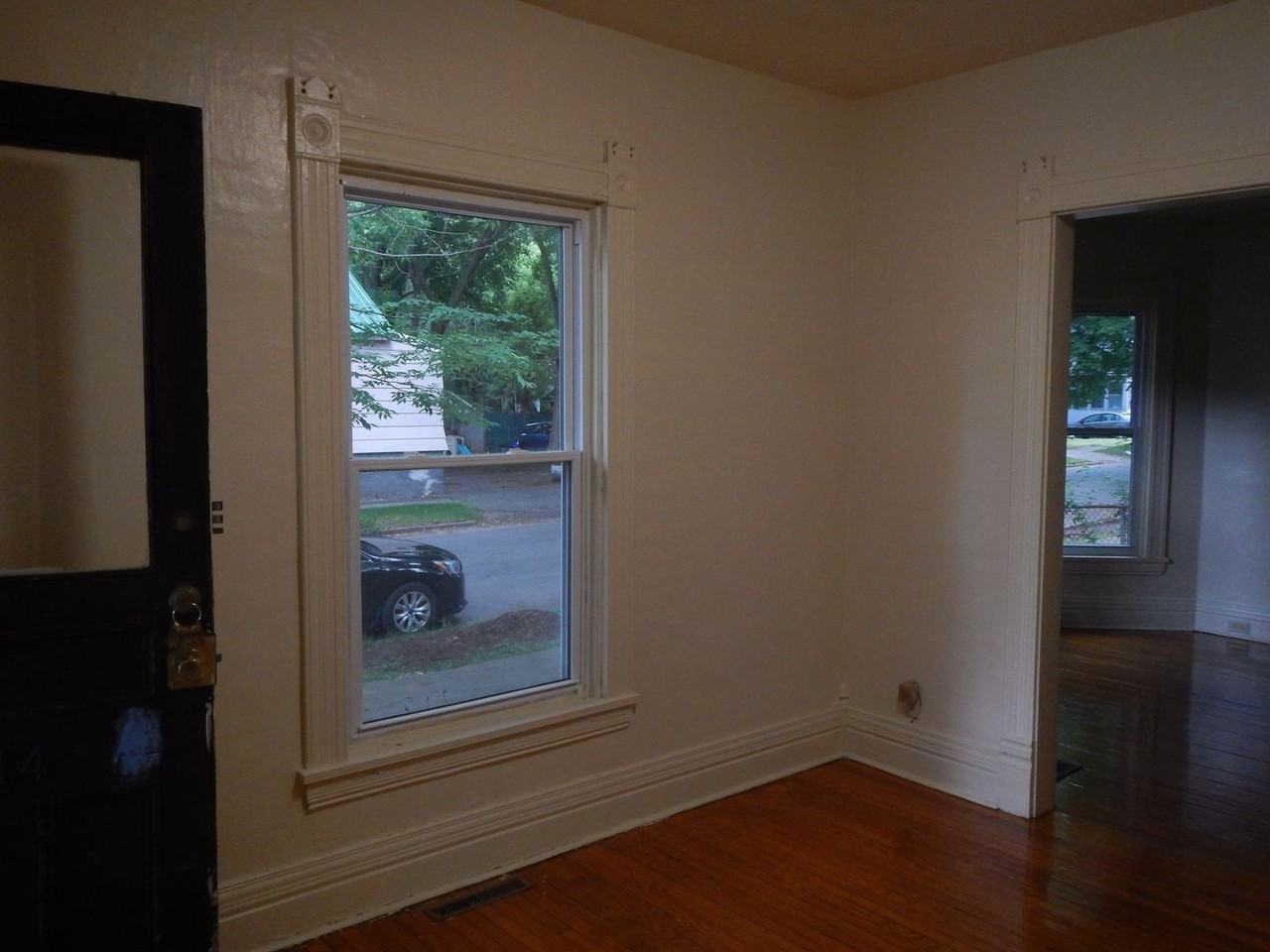 614 S Beech St - Photo 6 of 21