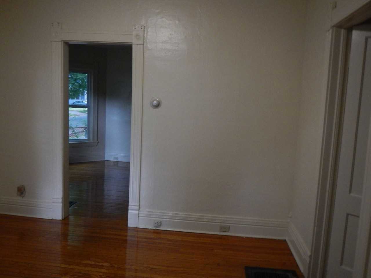 614 S Beech St - Photo 7 of 21