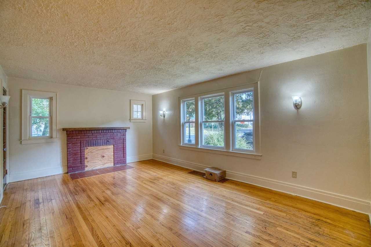 400 Harvard Pl - Photo 4 of 17