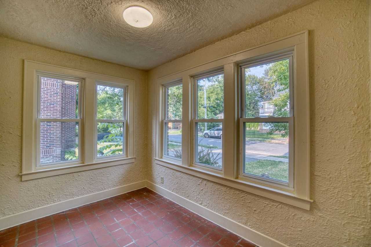 400 Harvard Pl - Photo 5 of 17