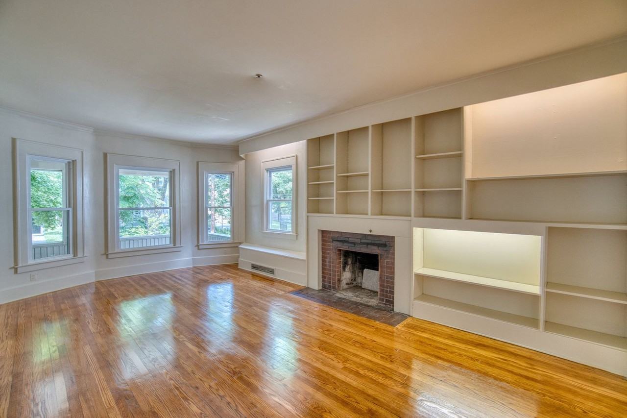 689 Allen St - Photo 2 of 19