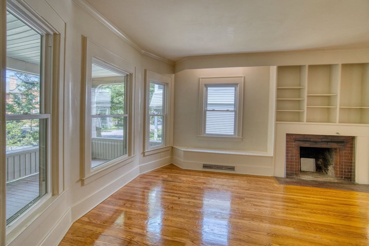 689 Allen St - Photo 3 of 19