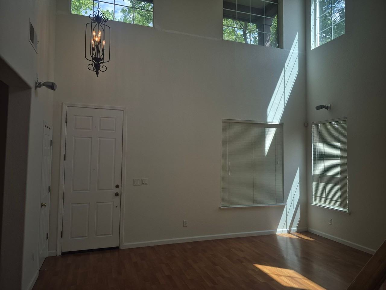 190 Rockmont Cir - Photo 4 of 28