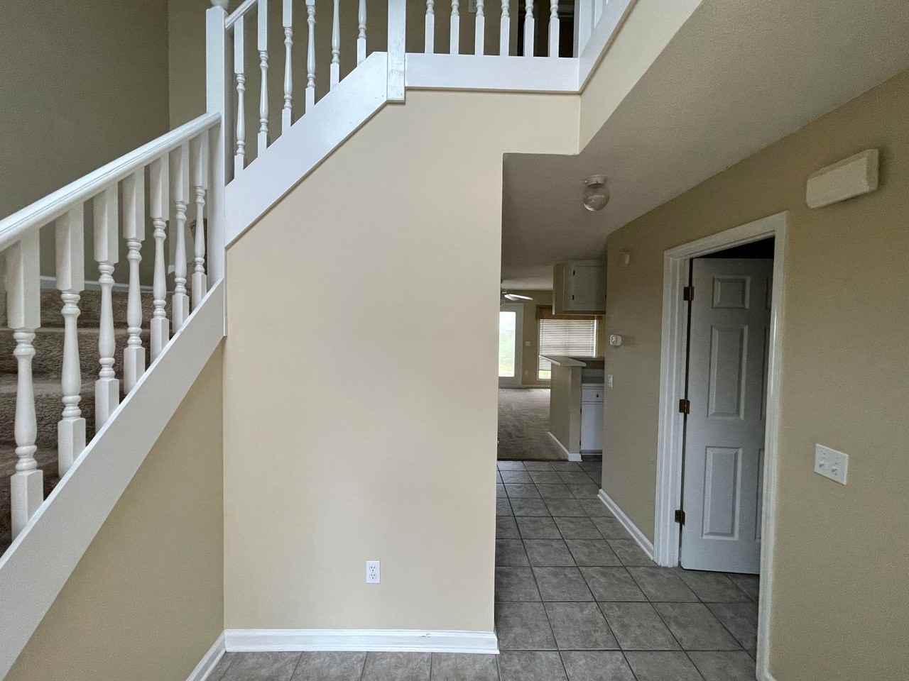 101 S Springview Dr - Photo 2 of 15